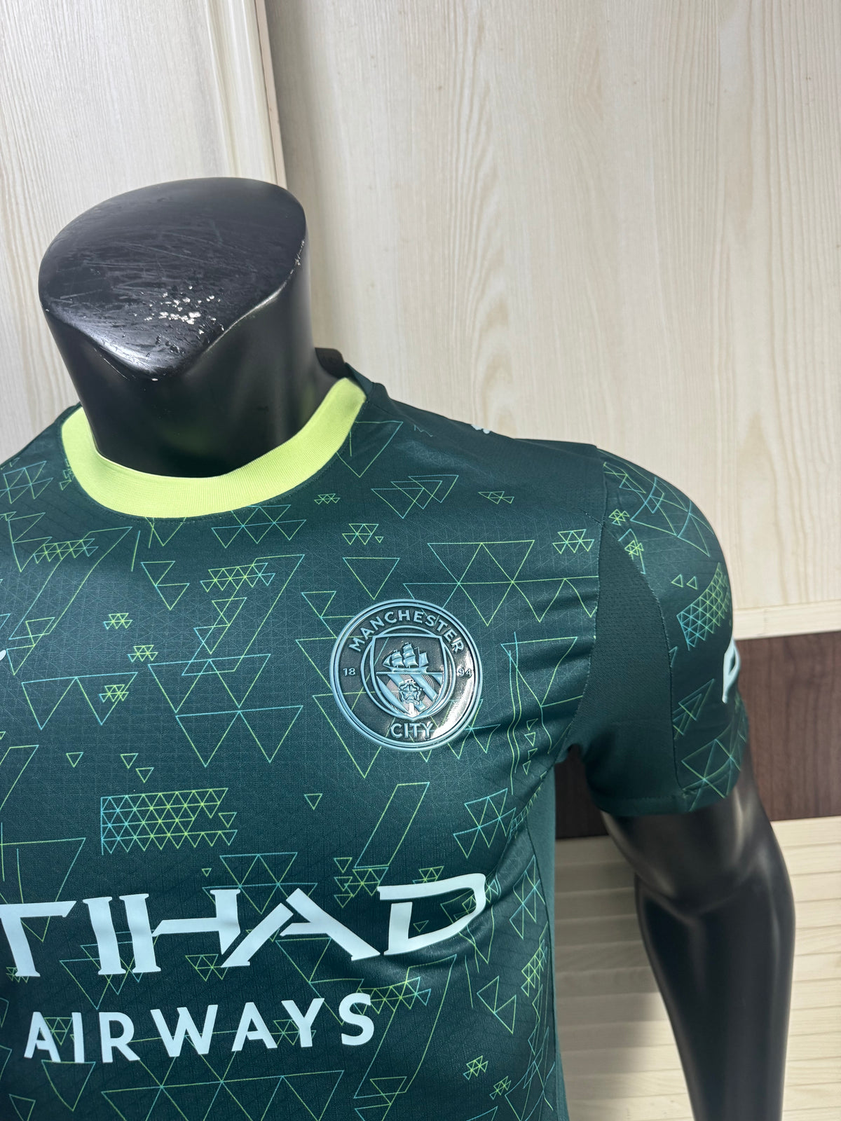 Camisa Manchester City Matrix Green 2026/27 – Versão Jogador Premium