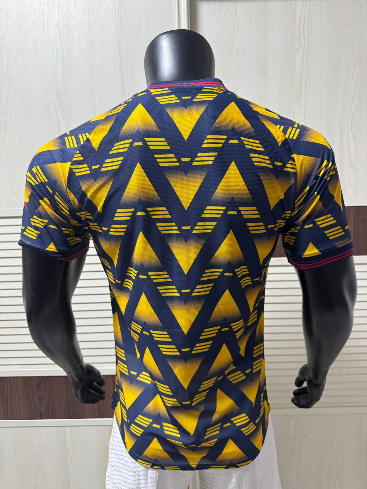 Camisa Arsenal Retro Geo 2026/27 – Versão Jogador Premium